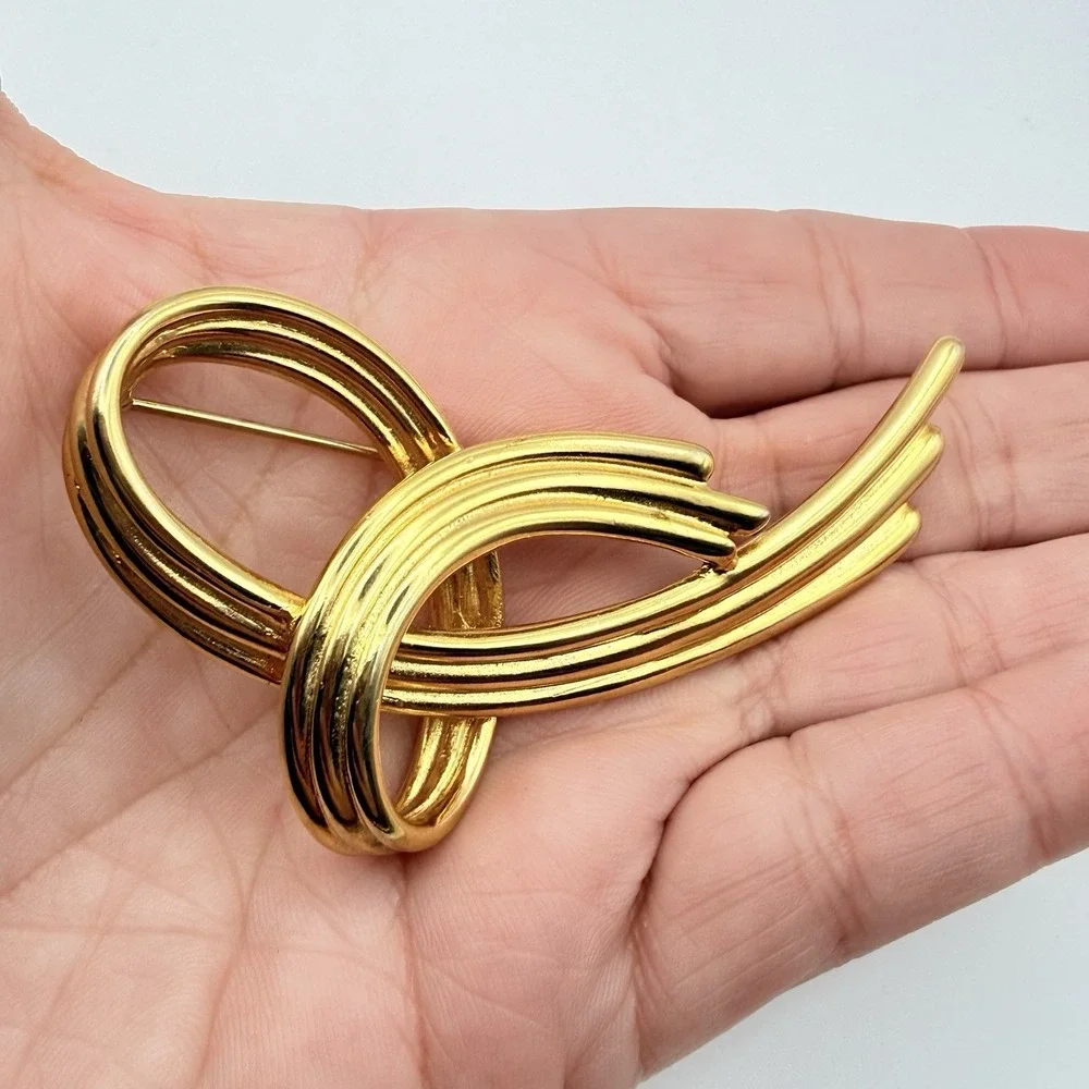 Vintage Gold Tone Knot Brooch Modernist Ribbon Swirl Statement Pin Bold  2.75